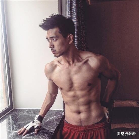 都说上天偏爱努力的小孩，看到李现的经历，确实不假