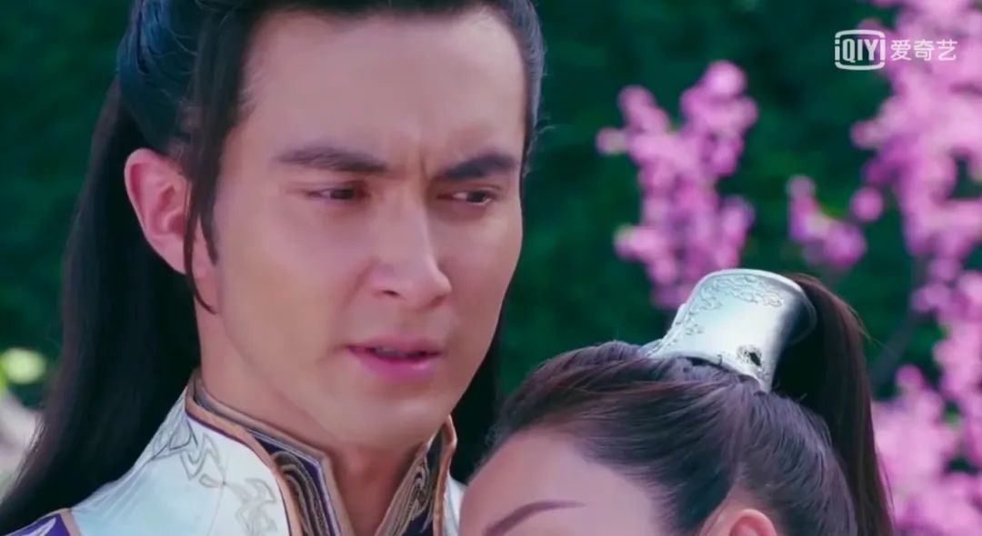 嘉行“重男轻女”，女艺人抠脚8个月，男艺人集体出逃？