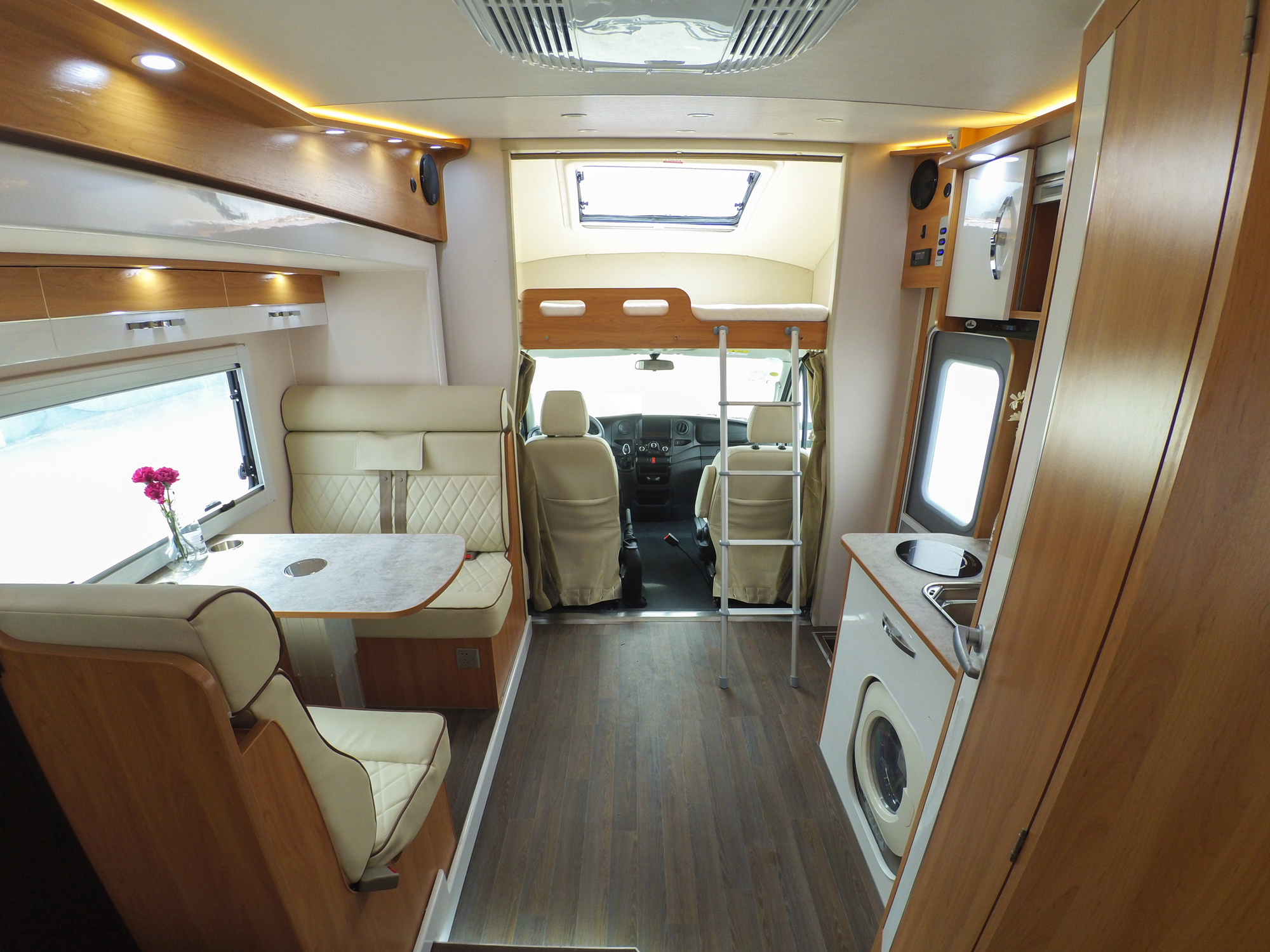 c型房车和b型房车驾驶证要求,蓝牌c照重型房车上路