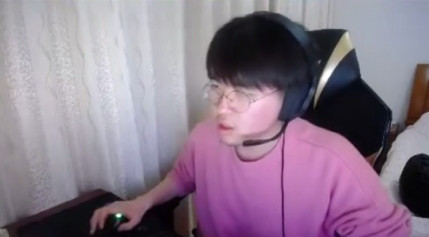 各主播看姿态被theshy暴打集锦,姿态船长打theshy剑姬theshy视角