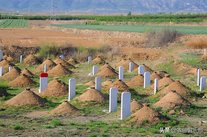 下葬三天圆坟有何讲究,北方下葬圆坟习俗