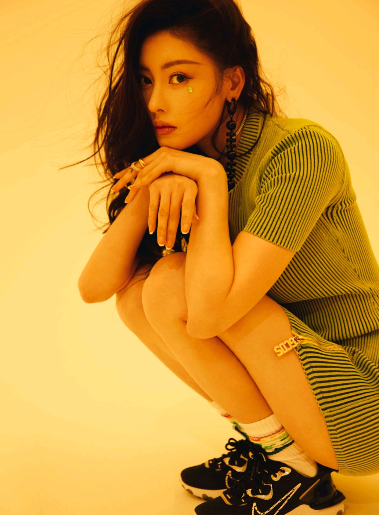 张天爱机场戴口罩穿热裤,张天爱一身松弛感穿搭慵懒时髦