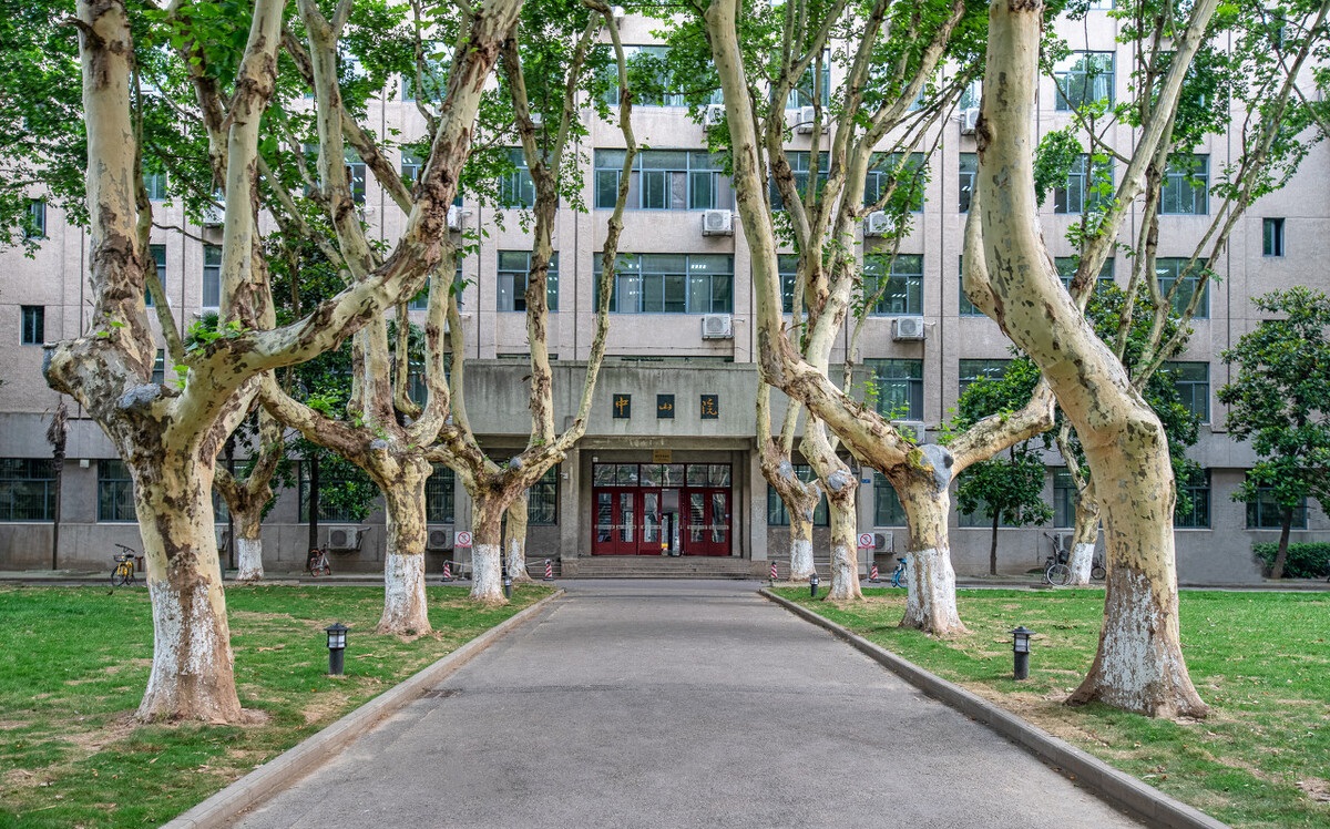 经济拔尖却只有一所211,苏州合作多所高校,只因教育地位不相称