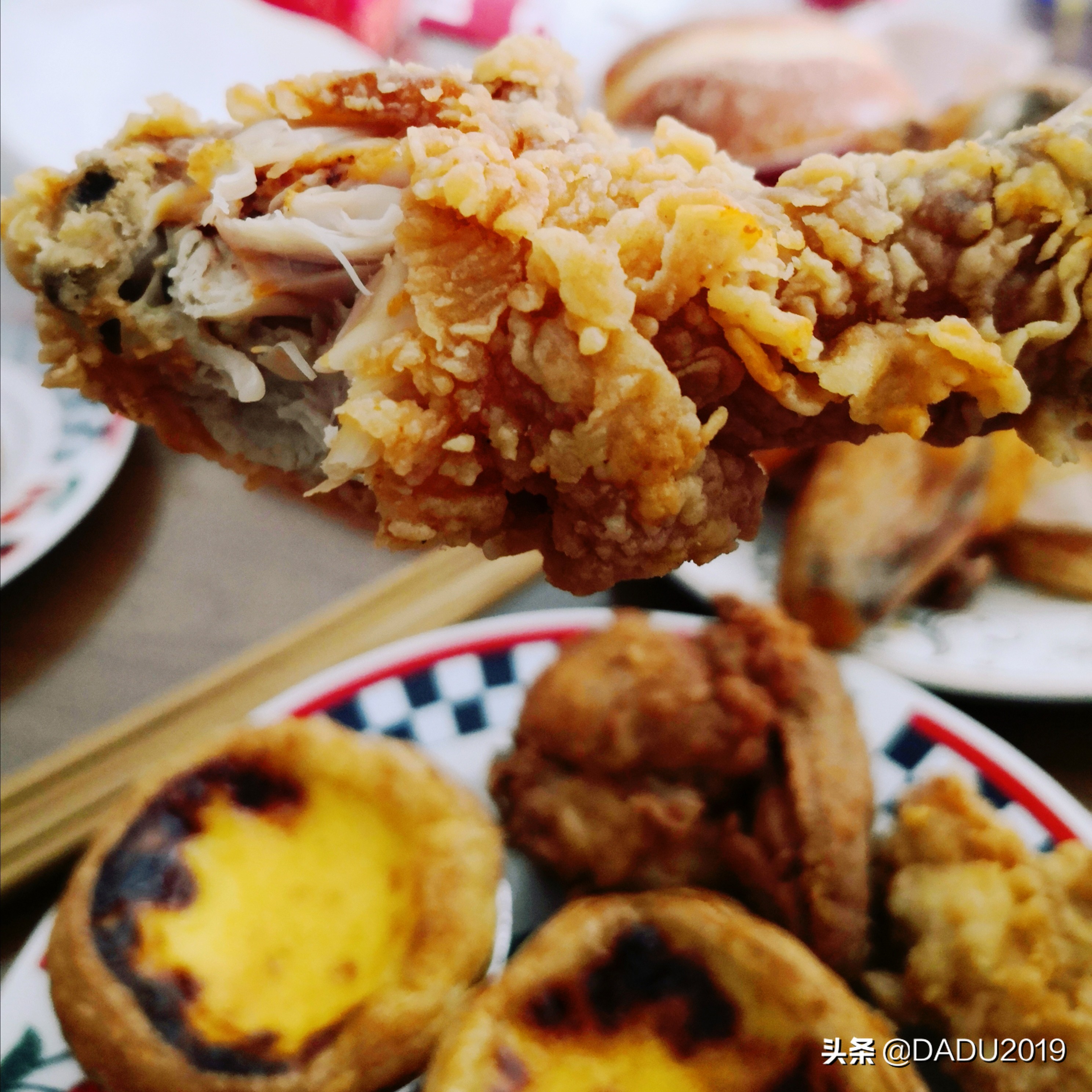 看肯德基之各种桶味道测评,肯德基新春巨大的金桶好吃吗