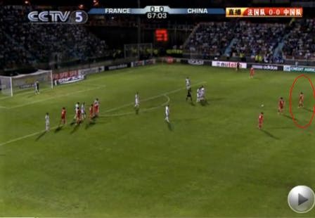 重温经典瞬间，他没有再踢断法国队的“腿”，却让他们丢了魂