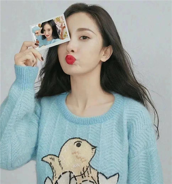 鞠婧祎新剧穿搭look,鞠婧祎穿红色呢子衣图片