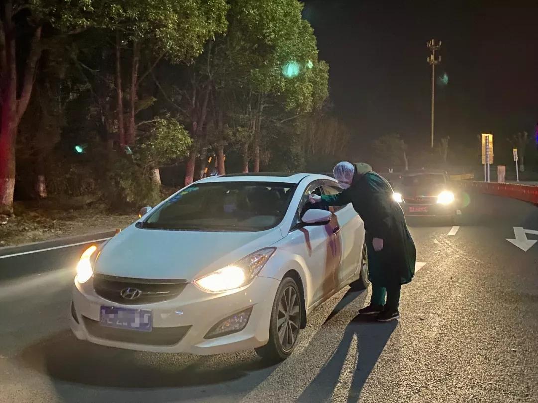 抗击疫情悟初心勇于奉献担使命,医护人员抗击疫情的初心