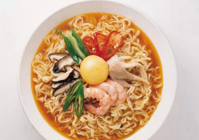 正确煮方便面的方法,煮方便面应该先放冷水还是热水