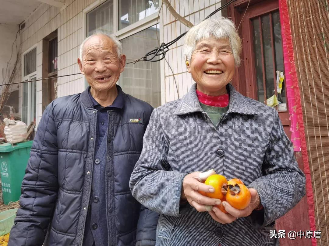 【我为群众办实事】淇县:秋末柿子红检民情意浓