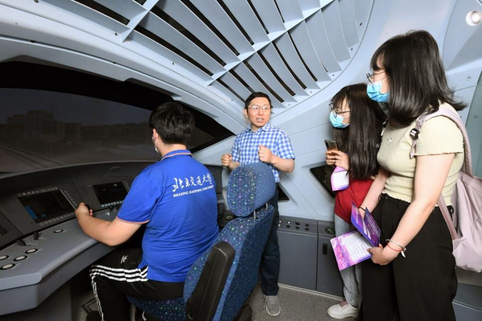 央视新闻点评交大,央视点赞新华社