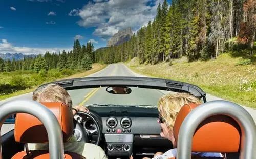 美国租车怎么租便宜,美国租车技巧视频大全