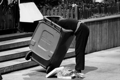 小区保洁员工作累不累,小区里物业保洁员好干吗