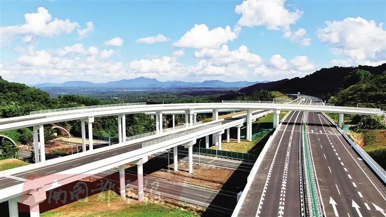 万洋高速通车,路通了生活就有了盼头