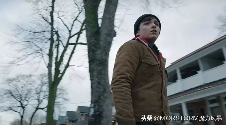 雷霆沙赞在地铁上被嘲讽,雷霆沙赞里为什么那么多人