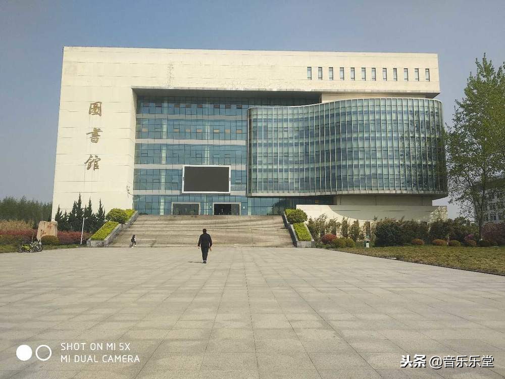 许嵩哪些不是爱情的歌曲,许嵩的一首歌里有什么回忆不能写