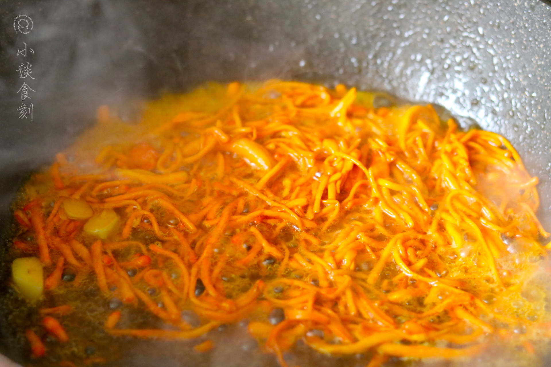 黄色的鲜虫草,虫草黄色的