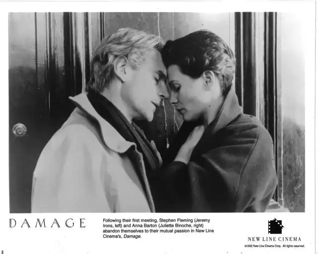 他是《洛丽塔》男主,畸形恋专业户,也是禁欲系不老男神