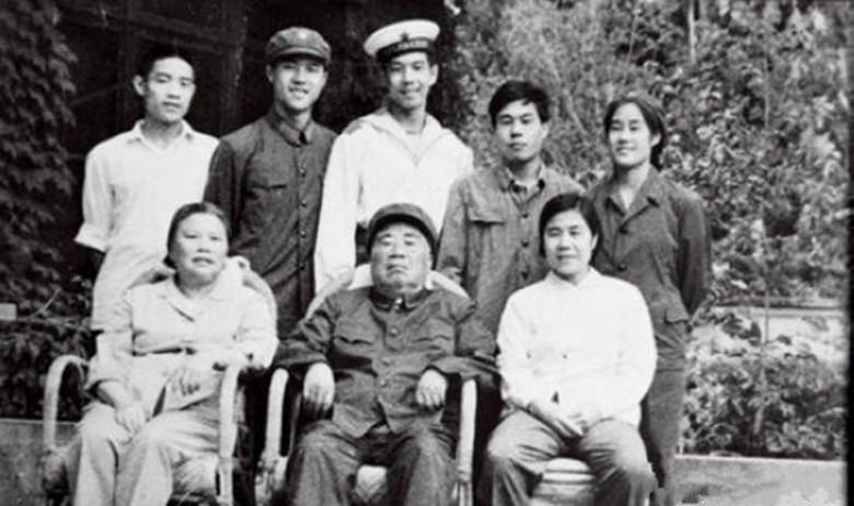 朱国华被判刑后，百姓议论是否会影响朱老总形象，康克清平静回答