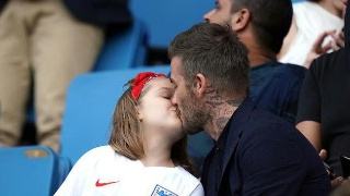 贝克汉姆亲吻女儿：父女之间的界限感，有多重要