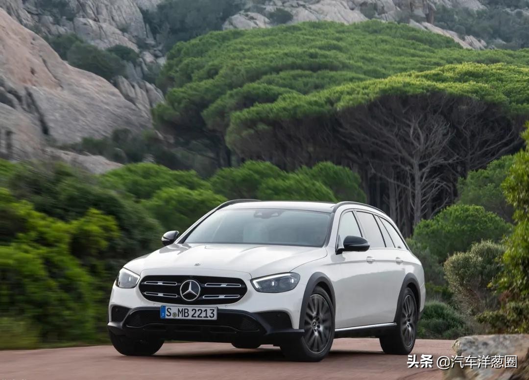 宝马换新车标了！蓝天白云帅炸，以后黑白标只代表低端宝马车主？