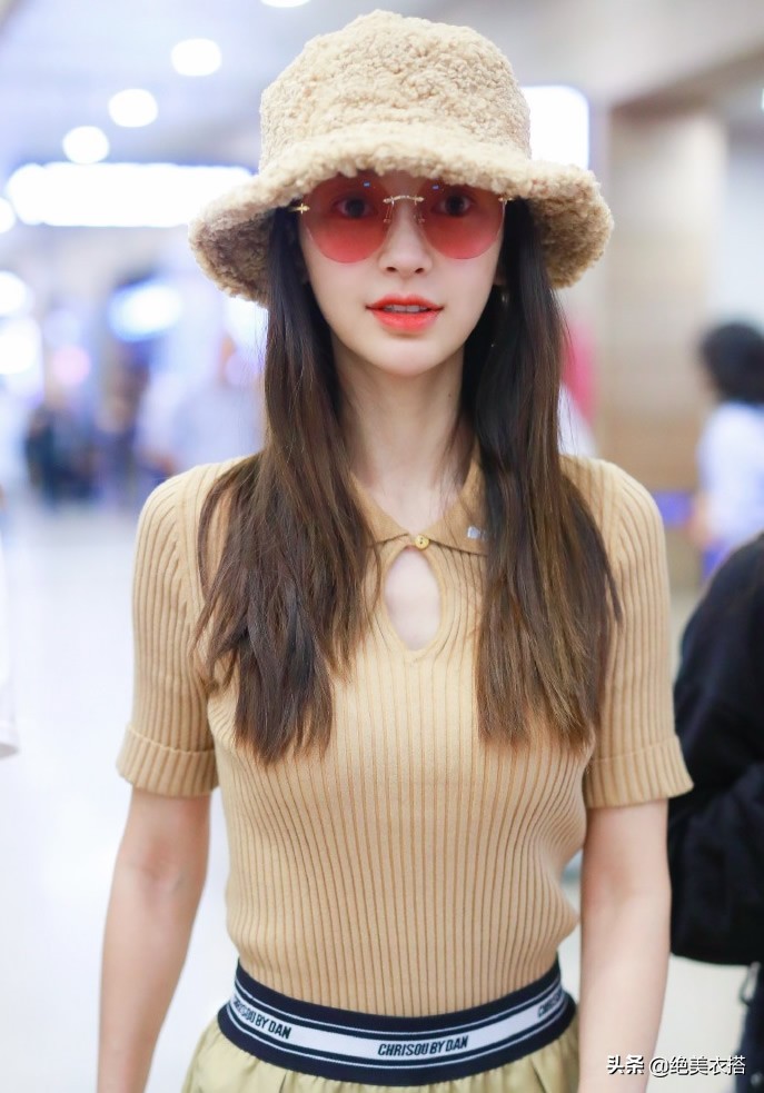 怎么样才能提升气质？“茶系风格”穿搭，优雅时髦太高级