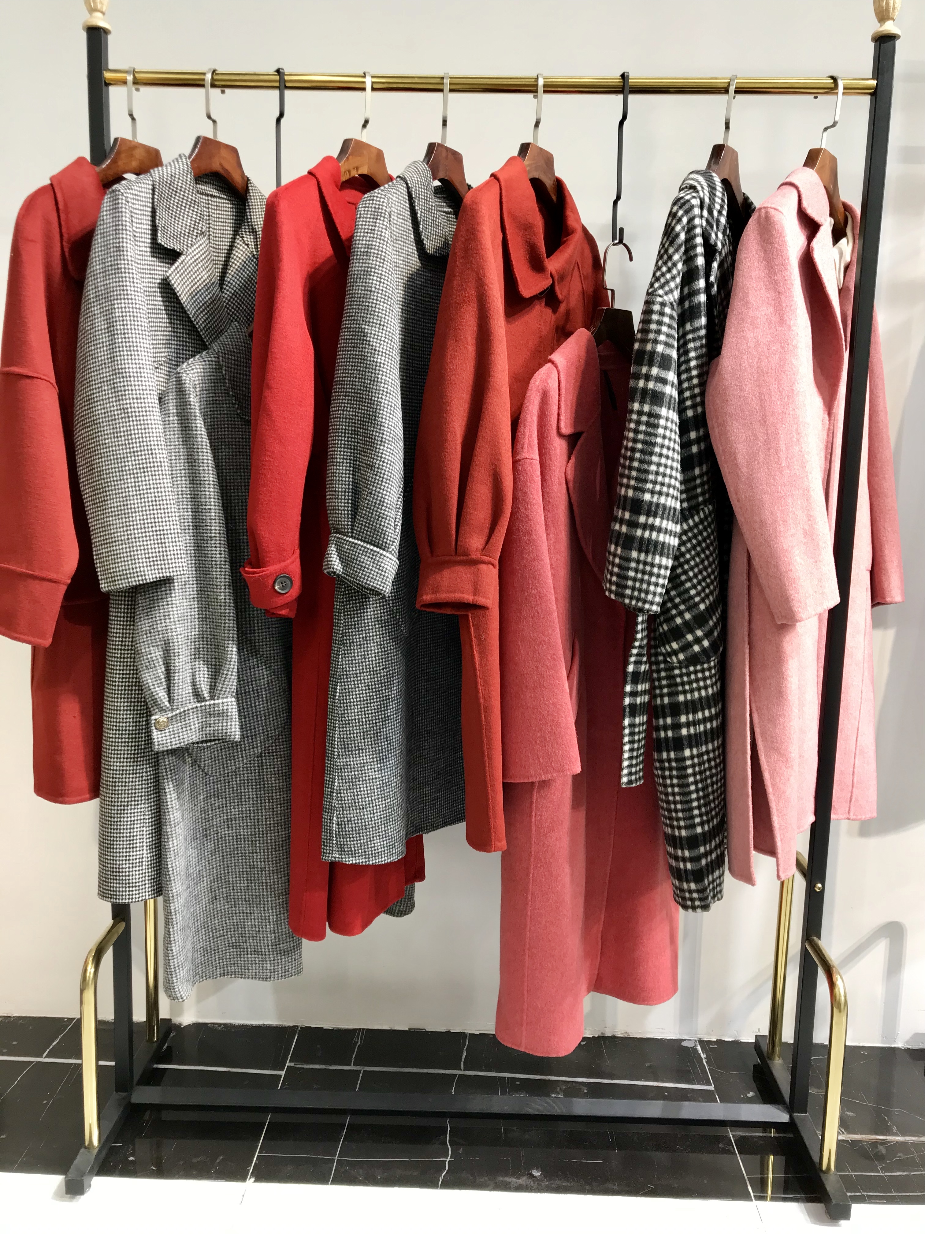 顶级双面羊绒大衣品牌女装尾货,广州双面羊绒大衣尾货批发市场