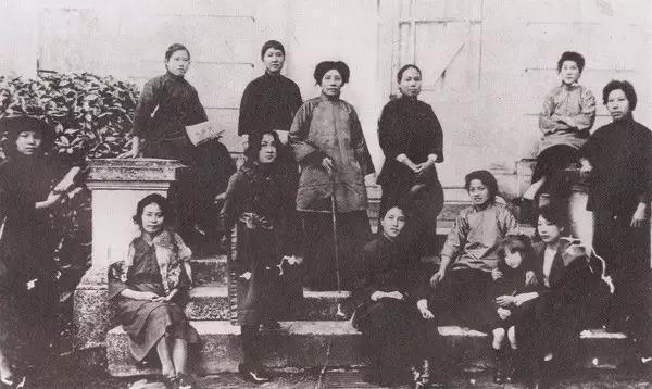 秋瑾是中国第一位女共产党员吗,秋瑾第一位党员