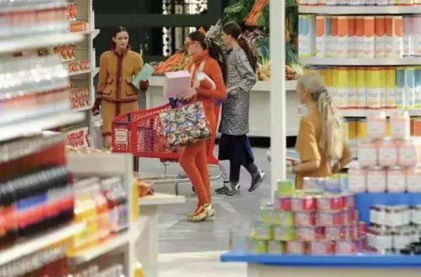 逝去亦永恒：“老佛爷”卡尔拉格斐的传奇人生