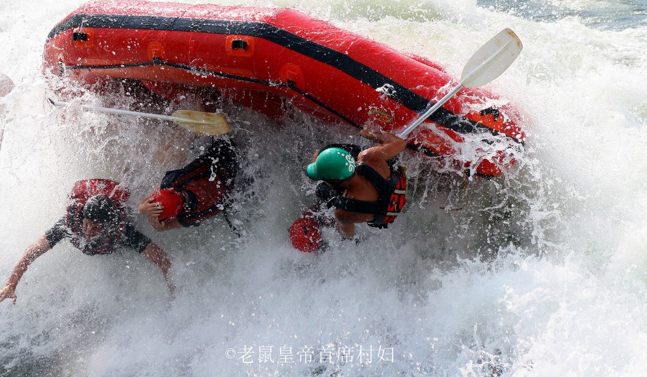 26岁的江南女子通过网络遇上了53岁的东北壮汉，一起开启人生旅行
