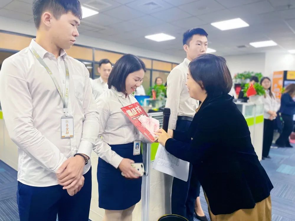 共担超越，励志笃行——易金融11月月度大会