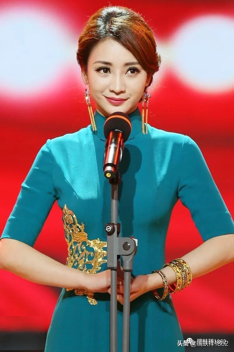 新中式旗袍图片,新中式旗袍古典