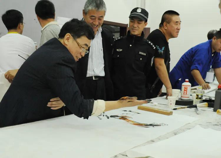 掌上乾坤指间生花世界级艺术家-贾同辉的“指墨”风釆