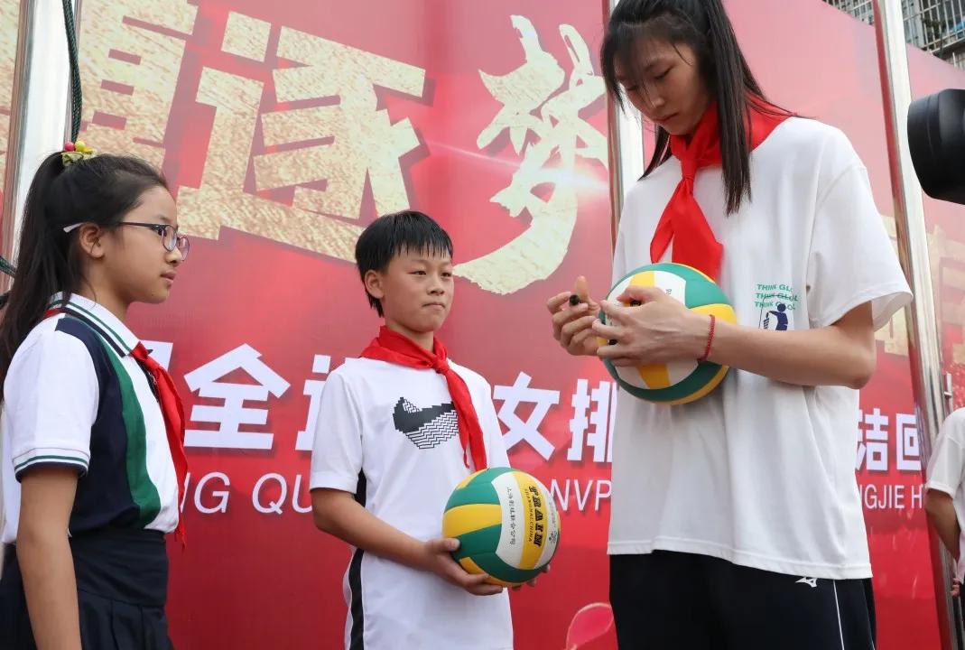 川港小学吴梦洁,川港小学吴梦洁回母校