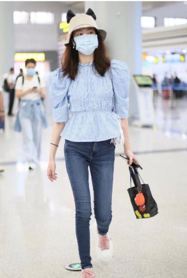 郁可唯皮衣造型,郁可唯黑色大衣