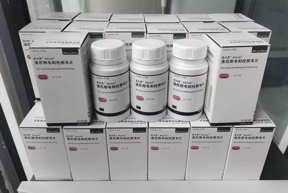 吃药的hiv患者会不会二次感染,hiv感染者积极治疗可以延缓发病吗