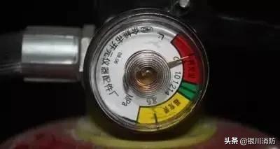 水基灭火器过期了会自动爆炸吗,灭火器过期但还在压力正常能用吗