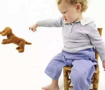 孩子爱扔东西，藏东西，用这些方法，帮孩子更好地度过空间敏感期