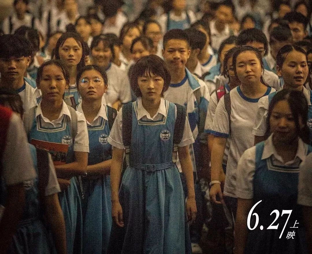 易烊千玺周冬雨演的电影少年的你,易烊千玺诠释少年的你