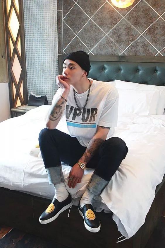 帽子怎么戴才能防止飞起来,戴棒球帽怎么撑起来小技巧