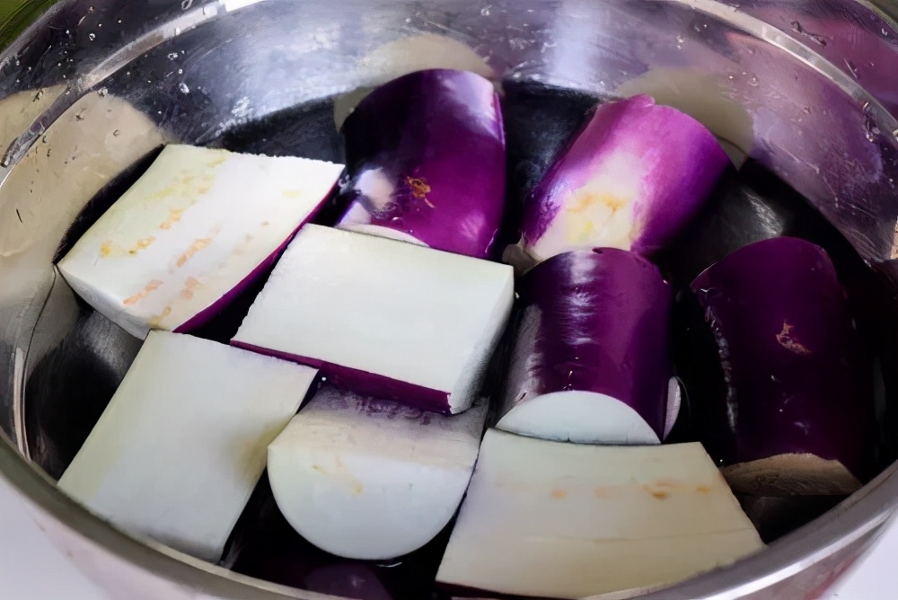 蒸茄子要不要刮皮,蒸茄子是冷水蒸还是开水蒸