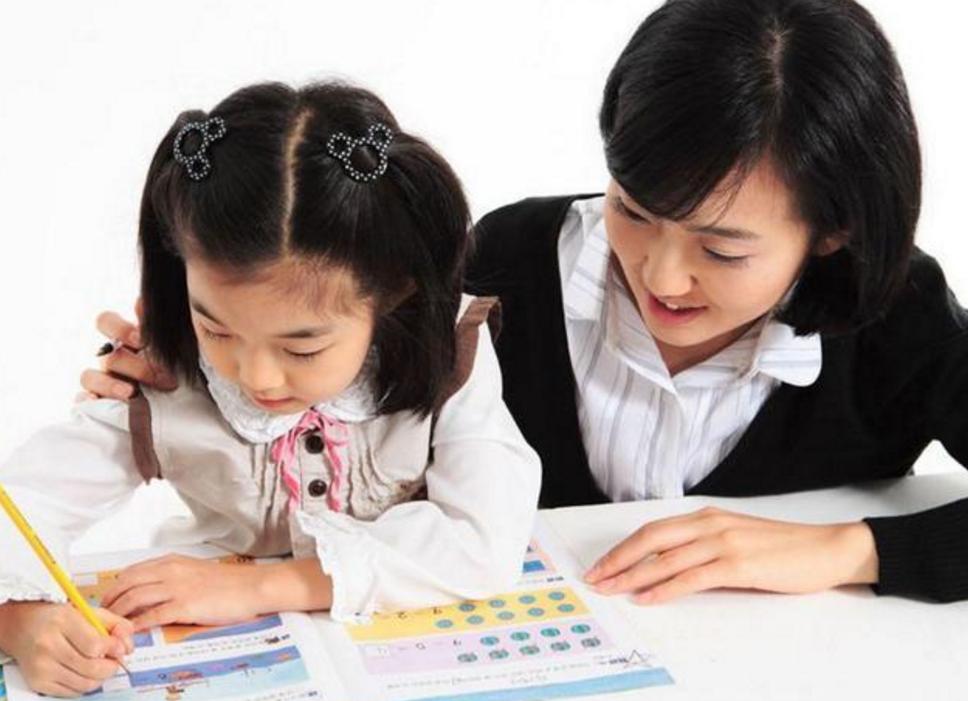 两只黄鹂鸣翠柳是病句,两个黄鹂鸣翠柳为什么不是绿柳