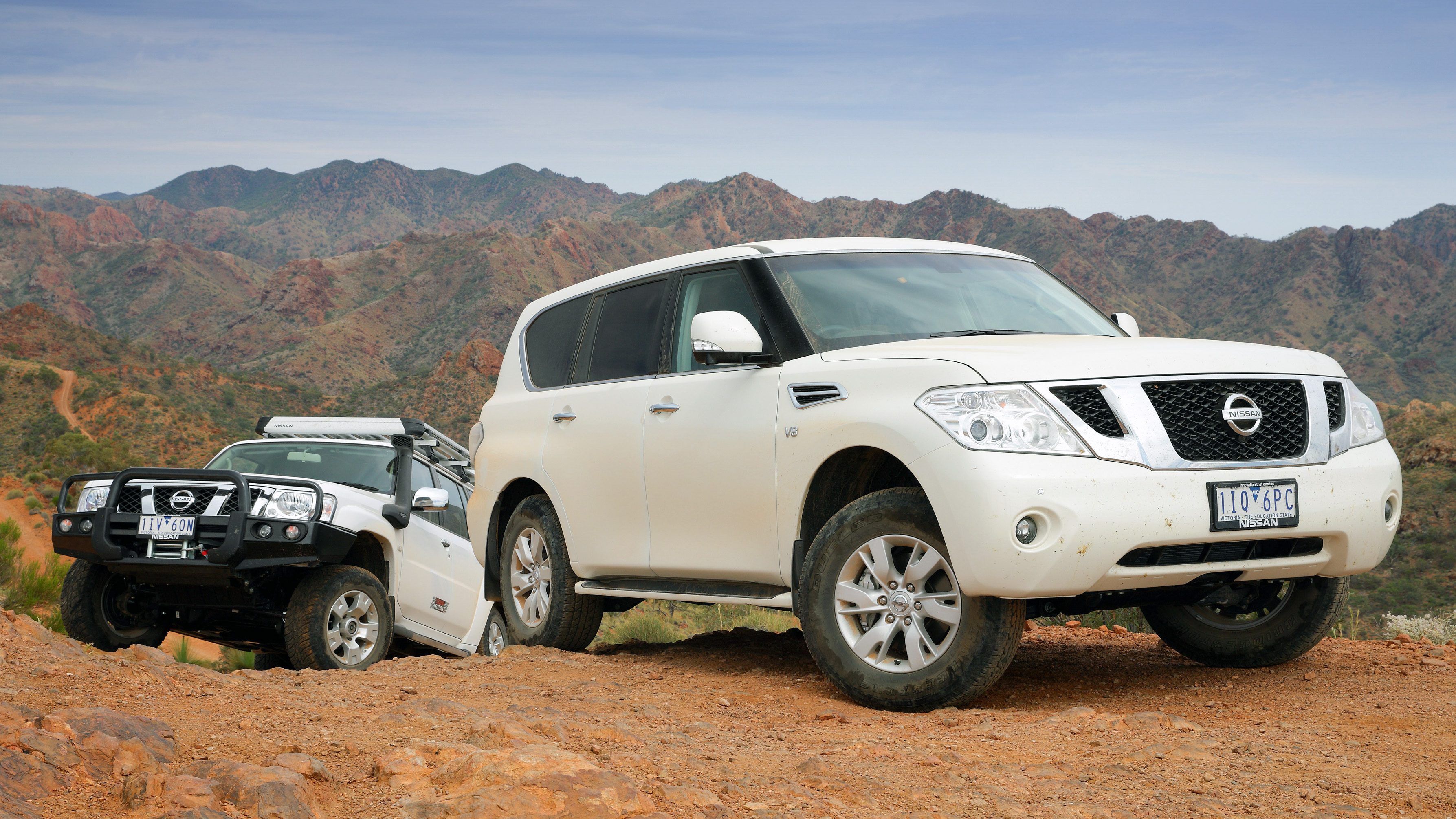 日产途乐vs丰田陆巡越野视频,日产途乐和丰田陆巡哪一款车更大