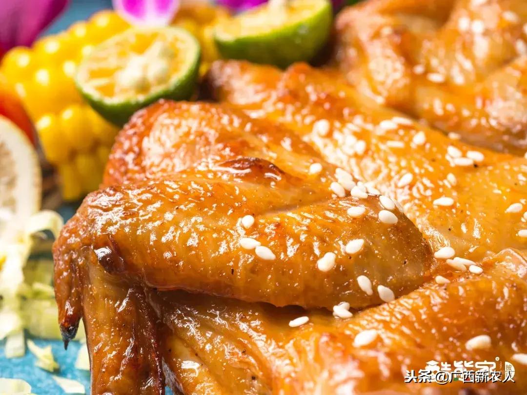 酷熊家,光头强请熊大熊二吃披萨