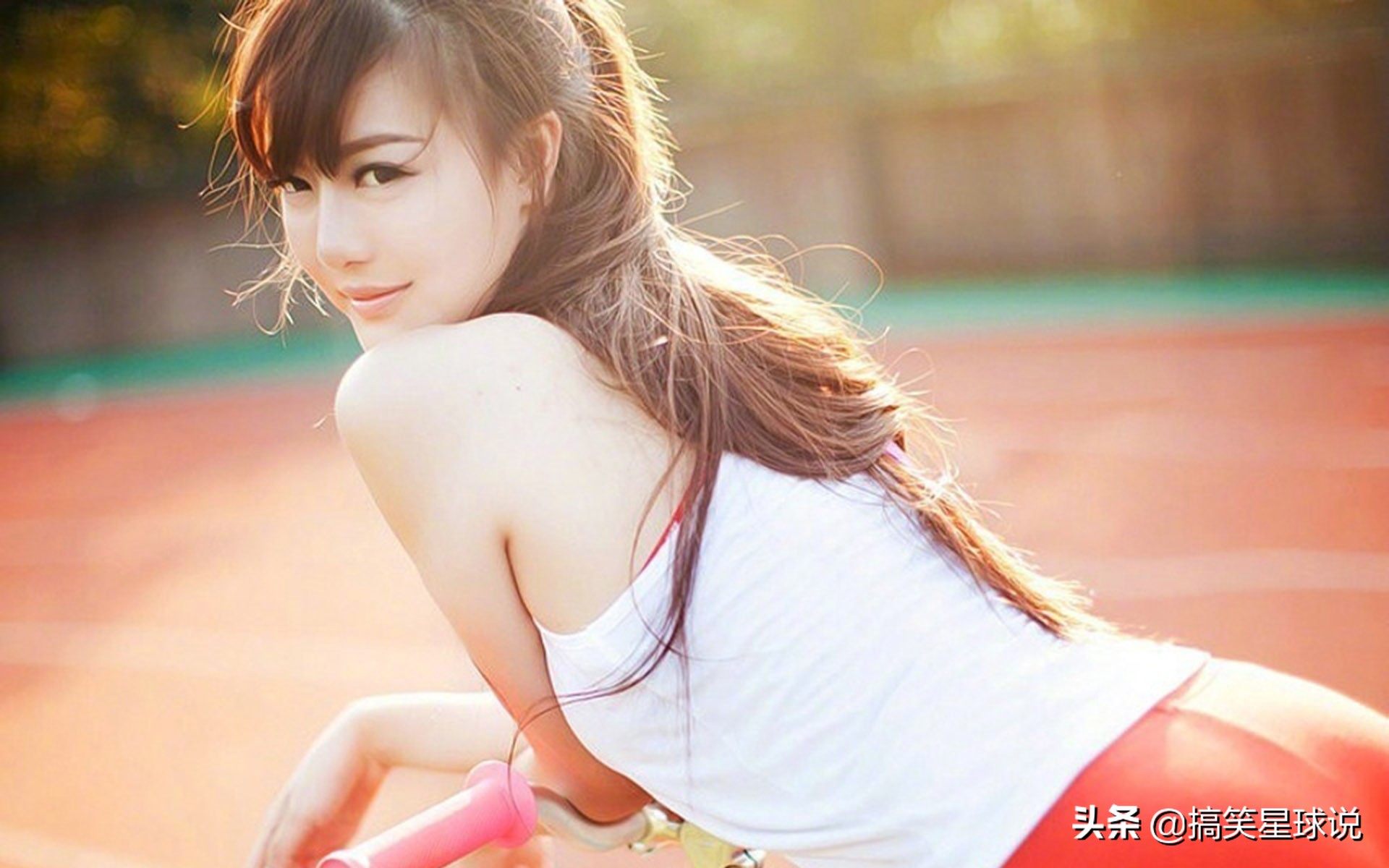 跟女票在外面玩，已经很晚了，心中不由有些别的想法，走过铁路桥