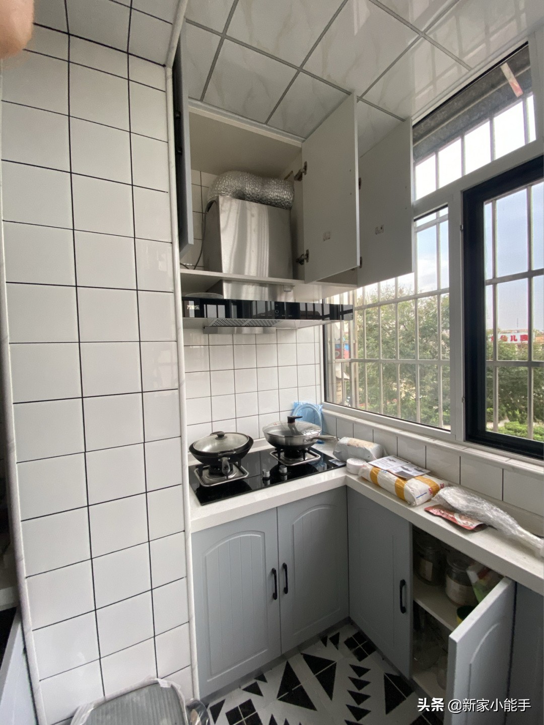 不吊顶新型的客厅装修,2021最火的客厅不吊顶不做电视墙