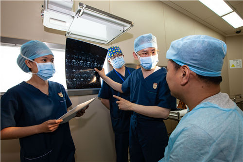 男子乳房发育症微创手术,男性乳房发育症手术切除