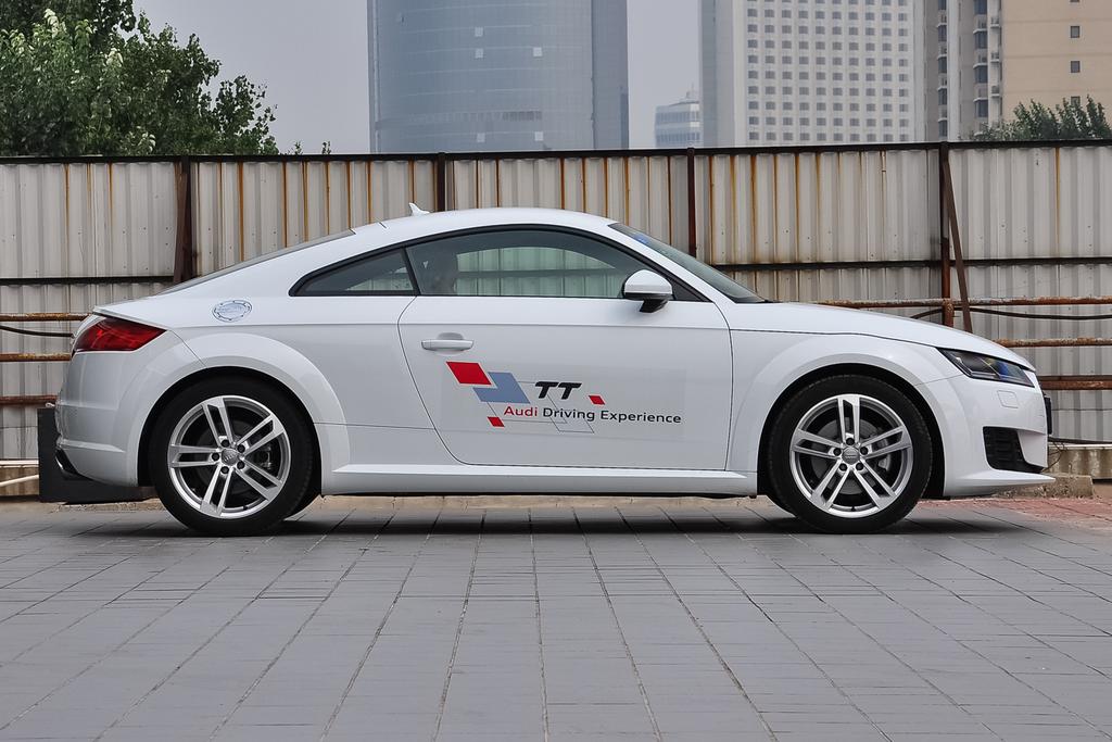 奥迪tt科比,科比的凯雷德和奥迪tt