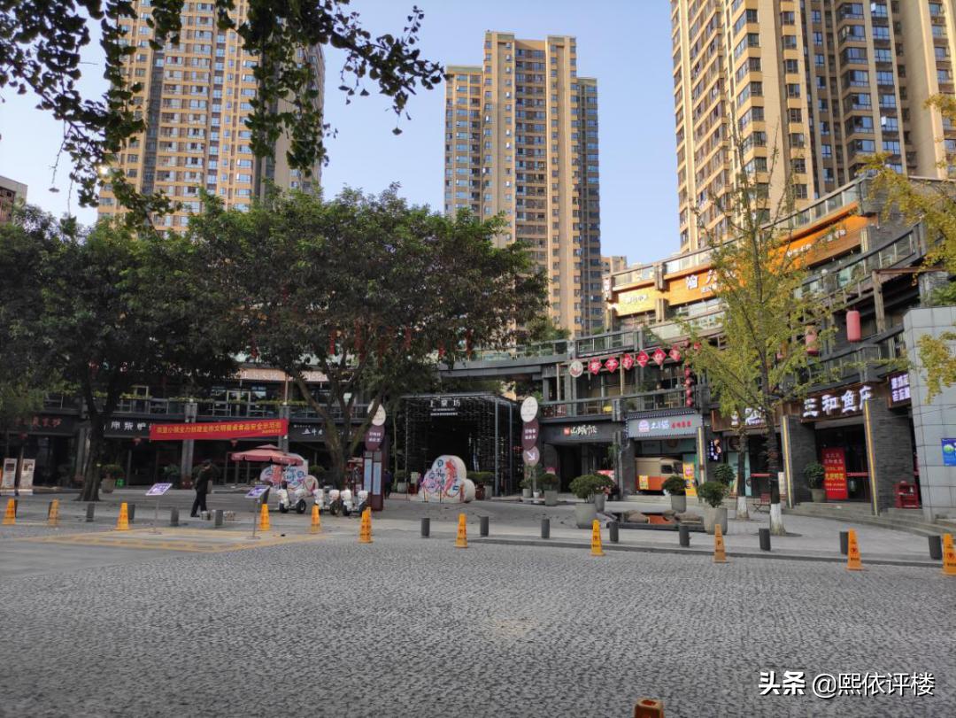 没轨道，接房要3年后，这里的高层凭什么套内17000元/㎡？