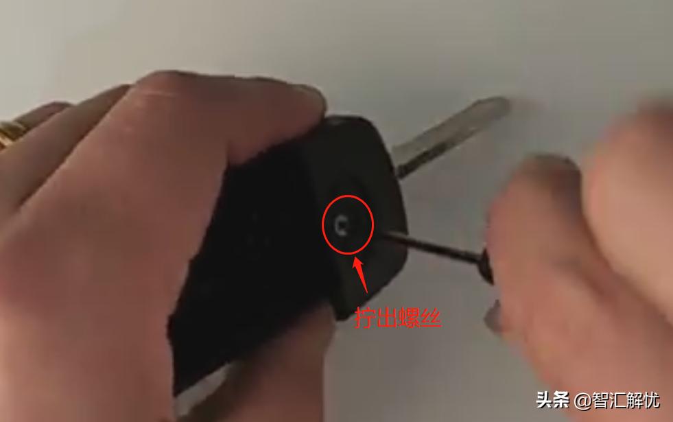 长城m4遥控钥匙电池怎么换,长城炫丽遥控钥匙换电池视频