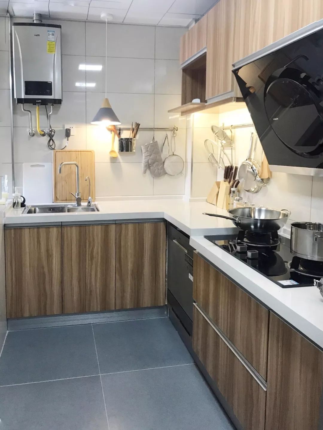 橱柜配色显高级的颜色,新中式厨房橱柜用啥颜色好看大气